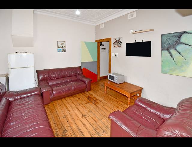 11 BEDROOM HOUSE FOR SALE IN HURST HILL